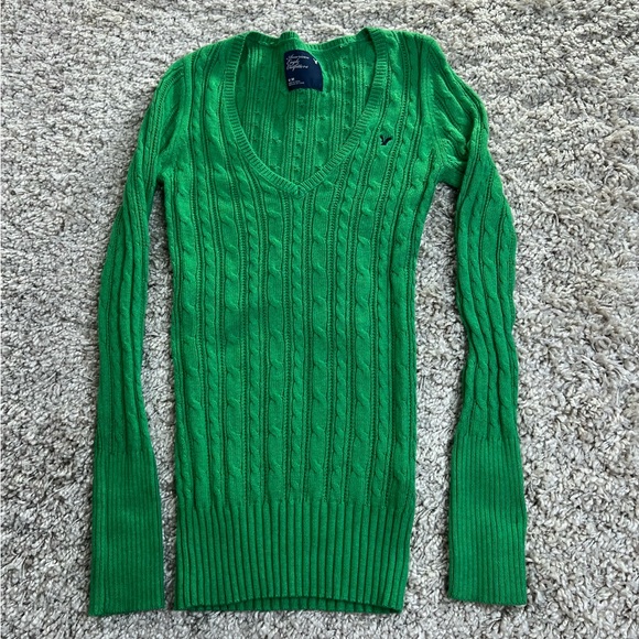 American Eagle Outfitters Vibrant Green V-Neck Sweater - Picture 1 of 8